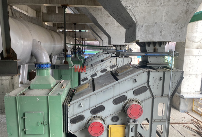 内蒙古某钢厂复频筛使用现场